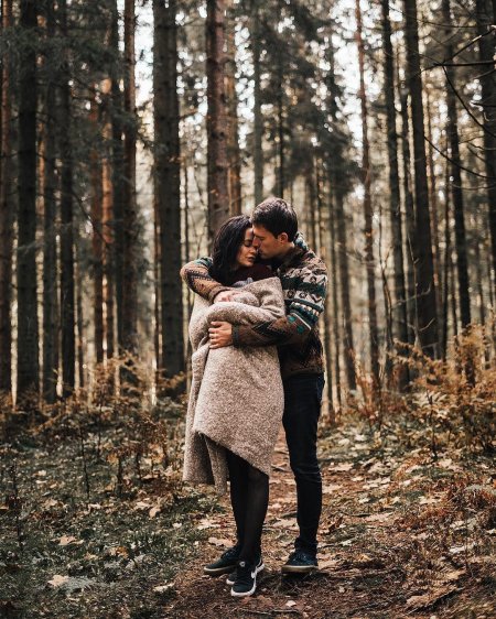 Пара в лесу