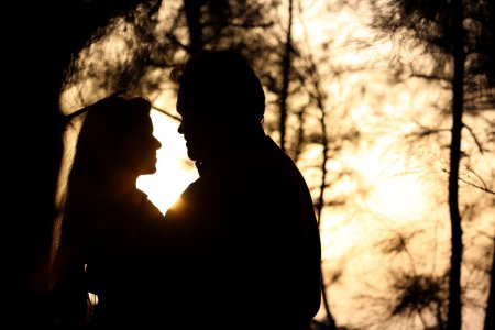 Влюбленные в лесу