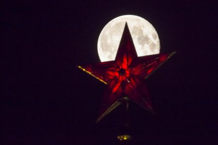 Роскосмос красная звезда