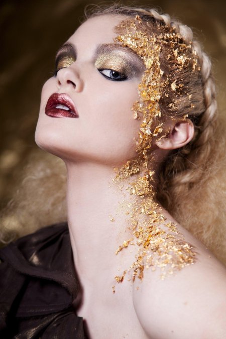 Макияж с золотом
