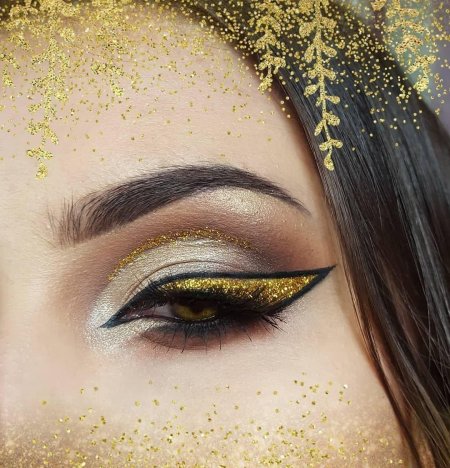 Макияж с золотыми тенями
