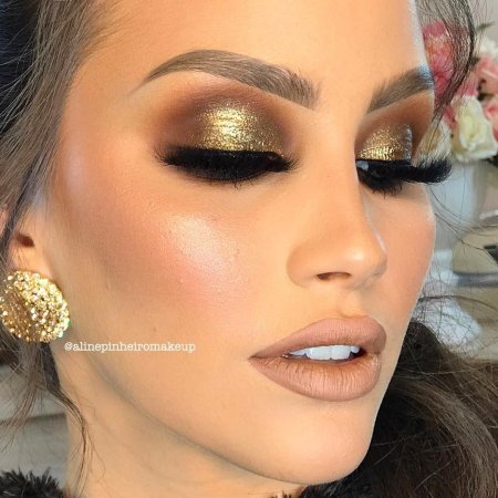 Макияж под золотое платье