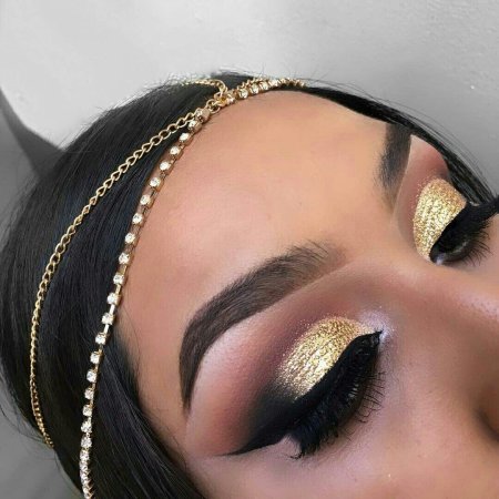 Макияж золотой с черным