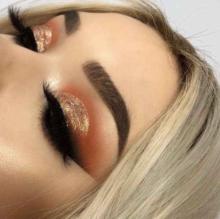 Макияж глаз с золотыми тенями