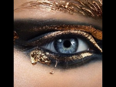 Черно золотой макияж