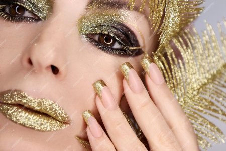 Маникюр с золотом