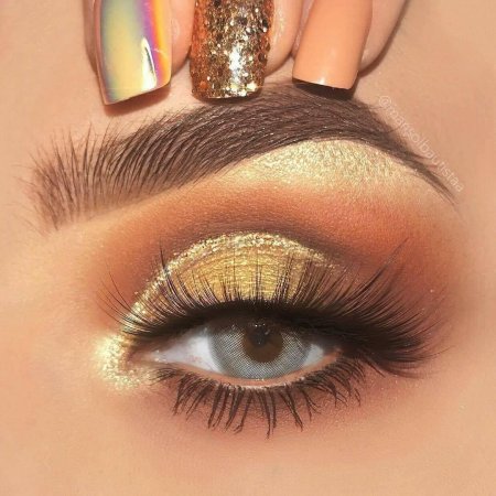 Макияж с золотыми тенями