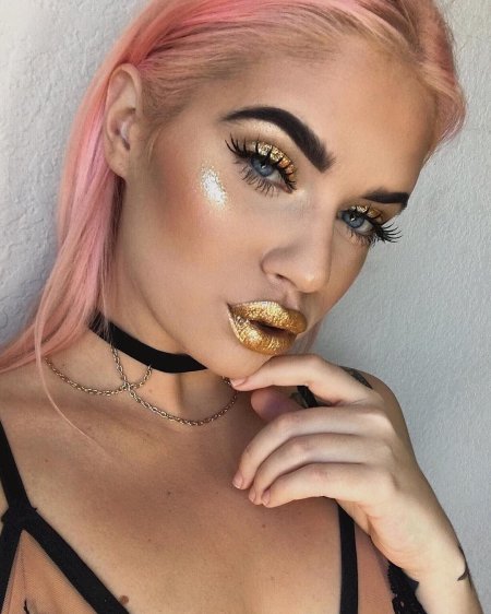 Макияж с золотыми губами