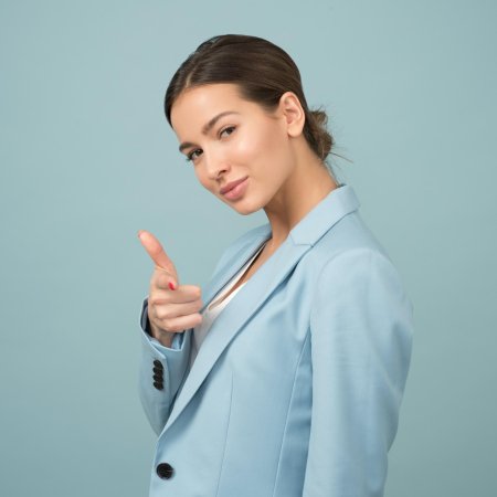 Уверенная в себе девушка