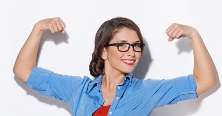 Довольная девушка