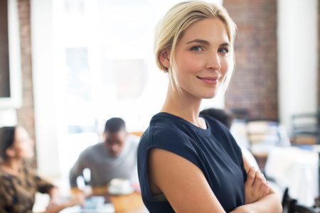 Уверенная женщина