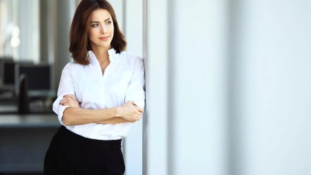 Девушка деловая