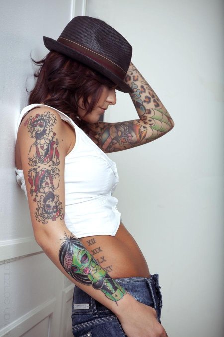 Красивые татуированные девушки