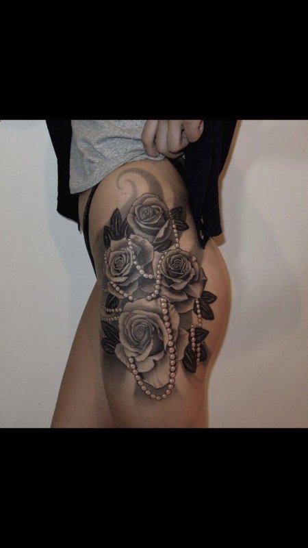 Тату на бедра