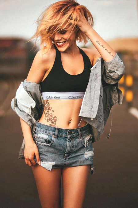 Красивые девушки в топиках