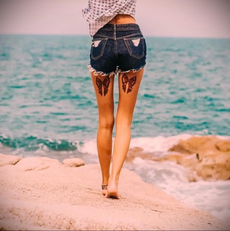 Тату на ляшках для девушек