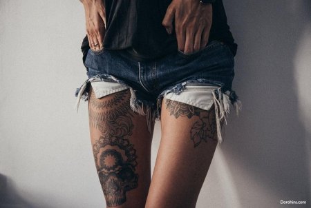 Тату на бедра