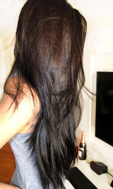 Отросший черный цвет волос