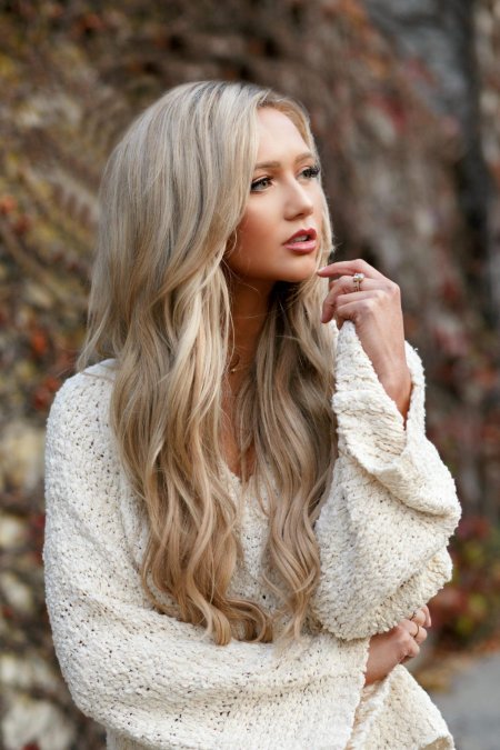 Длинные светлые волосы