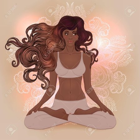 Девушка сидит в позе лотоса