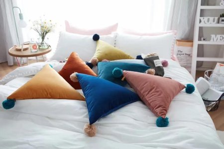 Треугольная подушка