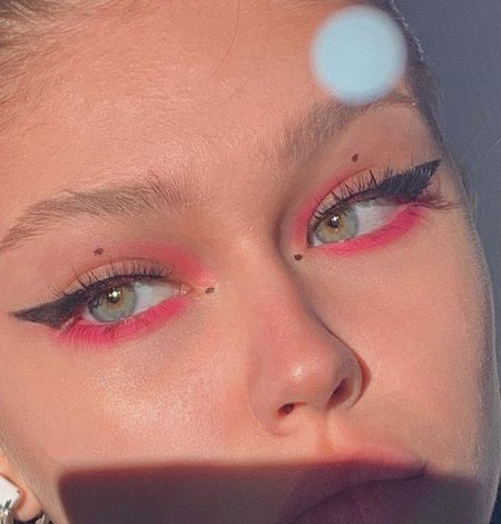 Макияж с розовыми стрелками
