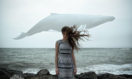 Девушка и кит