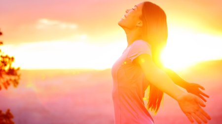 Девушка и солнце