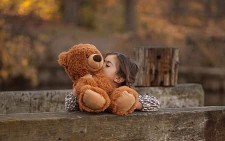 Девочка с мишкой