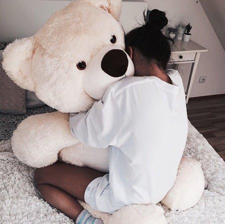 Девушка с мишкой