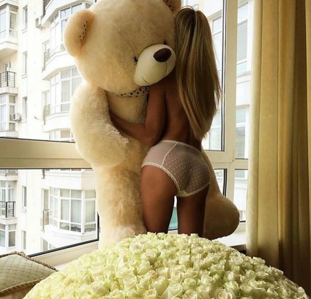 Девушка с мишкой