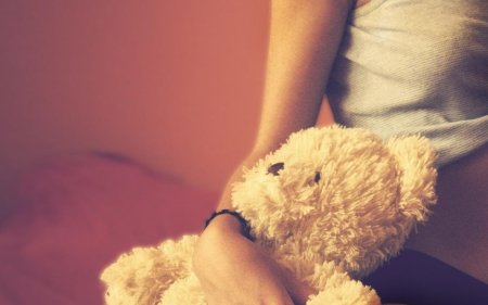 Девушка с мишкой