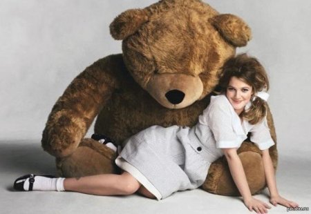 Девушка с мишкой