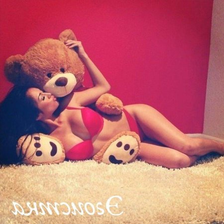 Девушка с мишкой