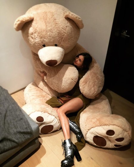 Огромный плюшевый медведь