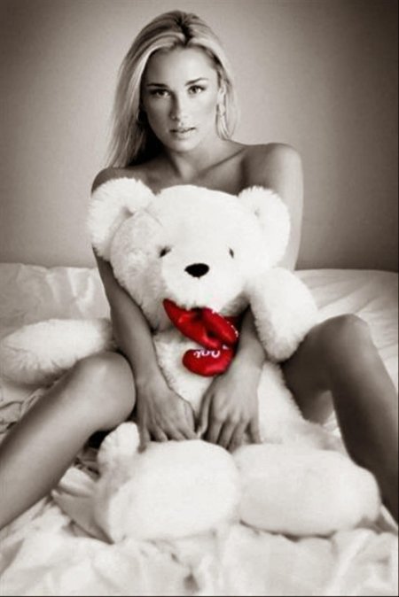 Девушка с мишкой