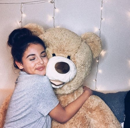 Девушка с мишкой