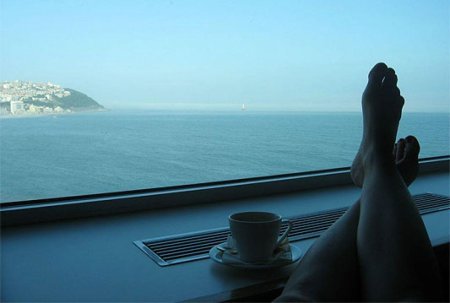 Окно с видом на море