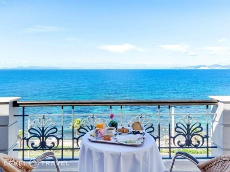 Вид с балкона отеля на море