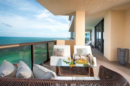 Веранда с видом на море