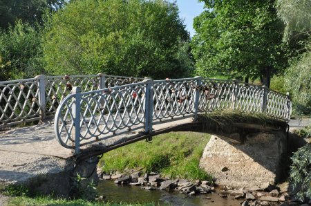 Мост через ручей здоровец в торжке