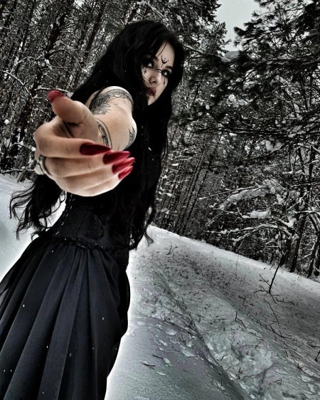 Готическая девушка