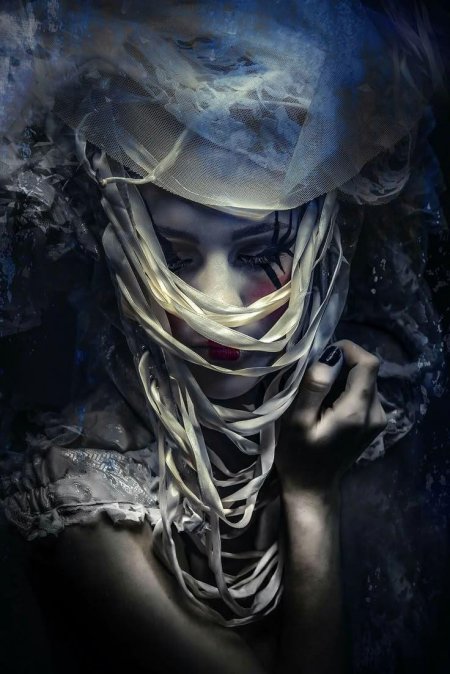 Мрачный маскарад