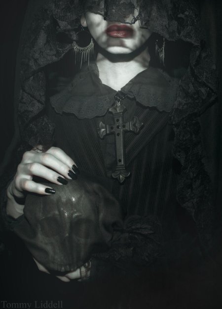 Мрачная фотосессия