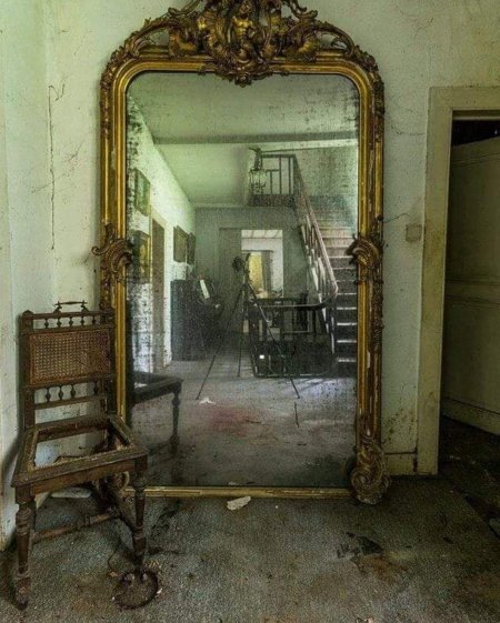 Старинное зеркало