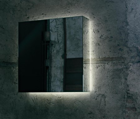 Зеркало в темной комнате