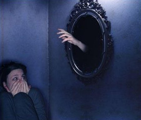 Эйсоптрофобия спектрофобия