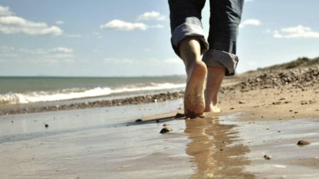 Ноги на пляже