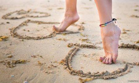 Ноги на пляже