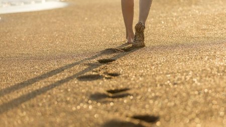 Песок на пляже